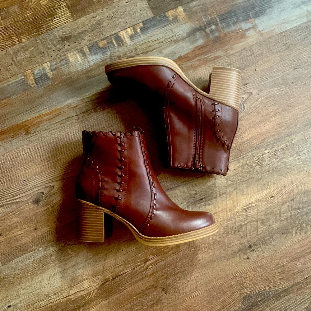 Maurice’s heeled boot, maroon/red: size 7